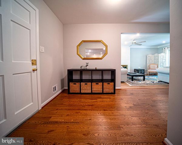 15 GROVEPOINT CT, Rockville, MD 20854