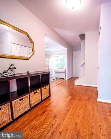 15 GROVEPOINT CT, Rockville, MD 20854
