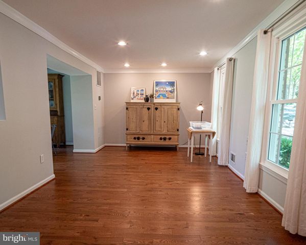 15 GROVEPOINT CT, Rockville, MD 20854