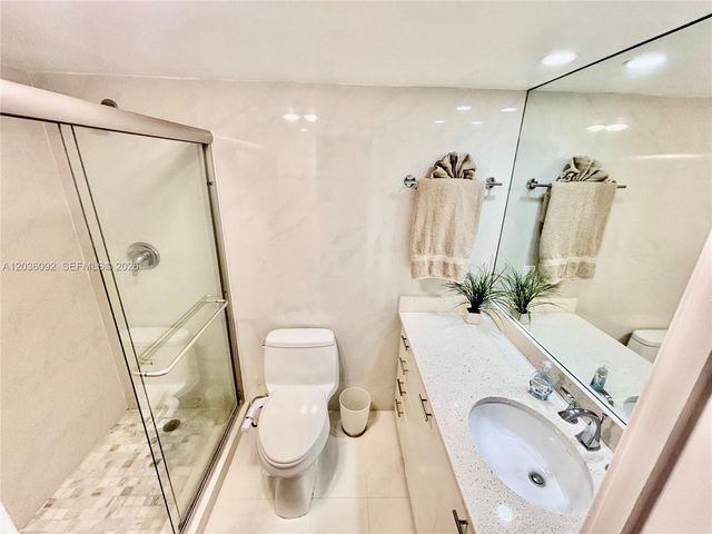 3051 S Palm Aire Dr 102, Pompano Beach, FL 33069