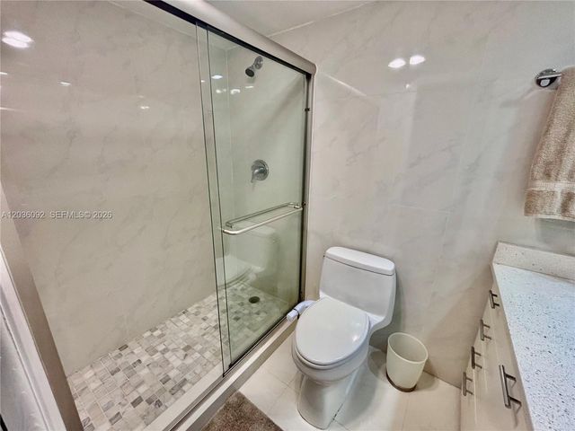 3051 S Palm Aire Dr 102, Pompano Beach, FL 33069