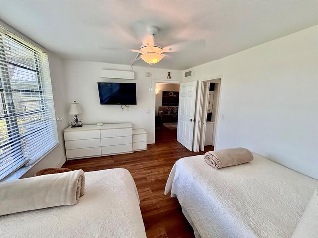3051 S Palm Aire Dr 102, Pompano Beach, FL 33069