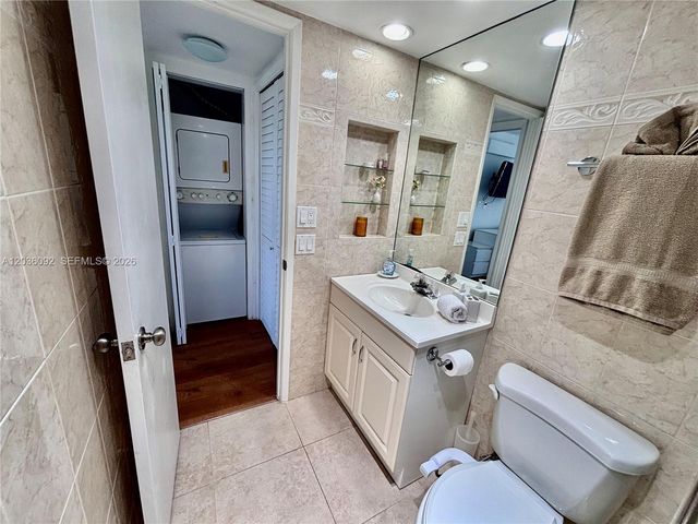 3051 S Palm Aire Dr 102, Pompano Beach, FL 33069