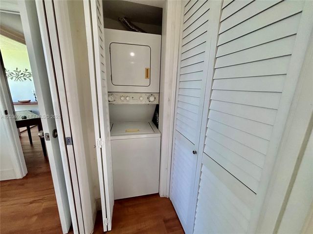 3051 S Palm Aire Dr 102, Pompano Beach, FL 33069