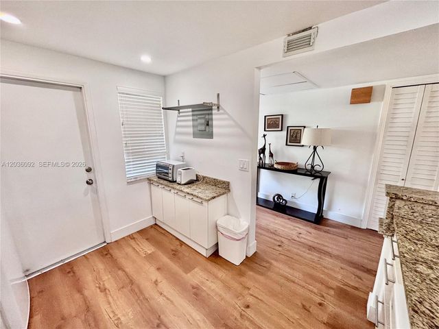3051 S Palm Aire Dr 102, Pompano Beach, FL 33069