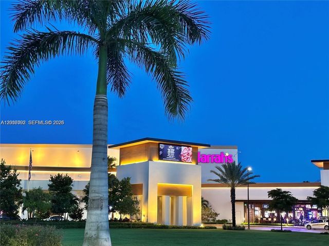 3051 S Palm Aire Dr 102, Pompano Beach, FL 33069