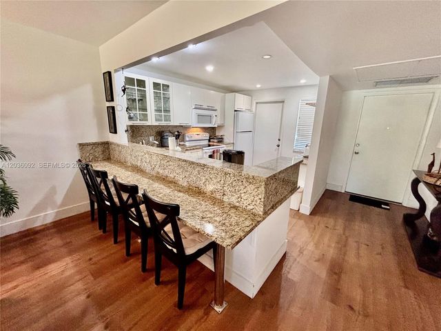 3051 S Palm Aire Dr 102, Pompano Beach, FL 33069