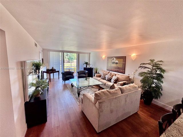 3051 S Palm Aire Dr 102, Pompano Beach, FL 33069