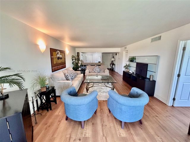 3051 S Palm Aire Dr 102, Pompano Beach, FL 33069