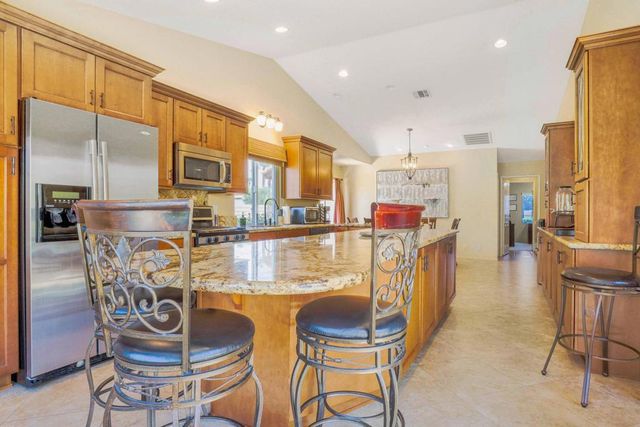 39795 Regency Way, Palm Desert, CA 92211