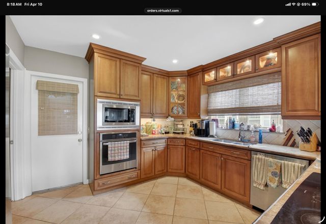 2 Holly Drive, Boynton Beach, FL 33436