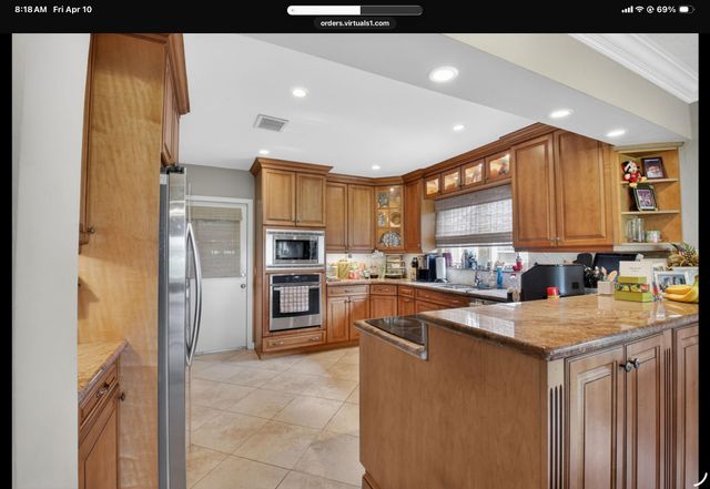 2 Holly Drive, Boynton Beach, FL 33436