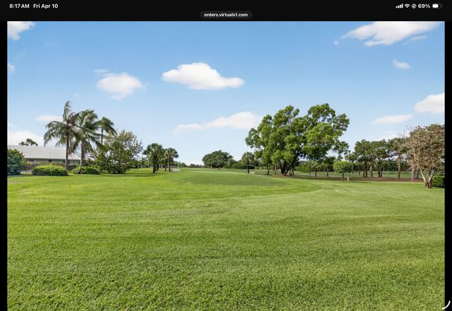 2 Holly Drive, Boynton Beach, FL 33436