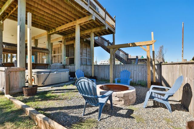 862 Gregory Lane, Port Bolivar, TX 77650
