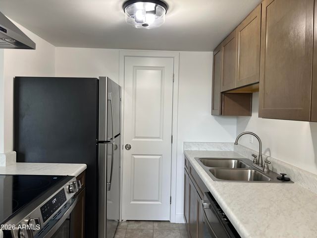 5403 W SHEENA Drive, Glendale, AZ 85306