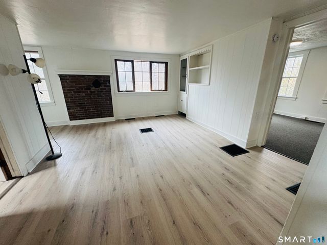 1200 Route 171, Woodstock, CT 06281