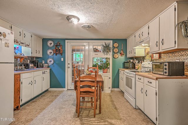 553 North Mill Hollow Road, Castlewood, VA 24224