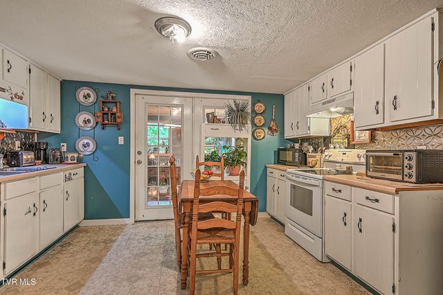 553 North Mill Hollow Road, Castlewood, VA 24224