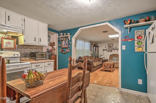 553 North Mill Hollow Road, Castlewood, VA 24224