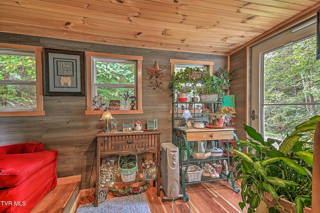 553 North Mill Hollow Road, Castlewood, VA 24224