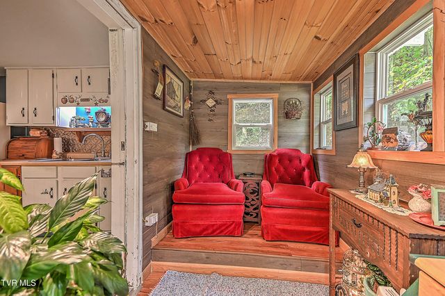 553 North Mill Hollow Road, Castlewood, VA 24224