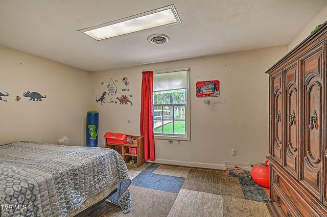 553 North Mill Hollow Road, Castlewood, VA 24224