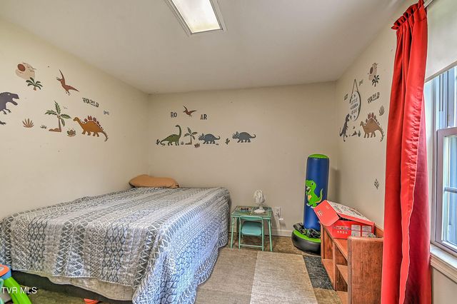 553 North Mill Hollow Road, Castlewood, VA 24224