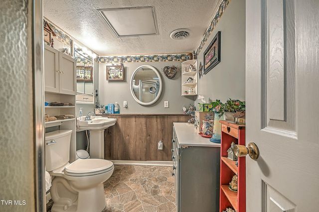 553 North Mill Hollow Road, Castlewood, VA 24224