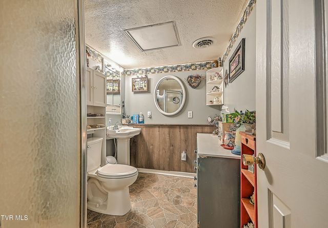 553 North Mill Hollow Road, Castlewood, VA 24224