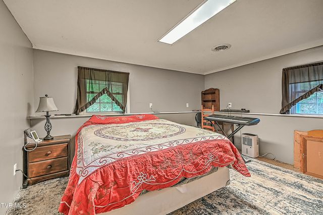 553 North Mill Hollow Road, Castlewood, VA 24224