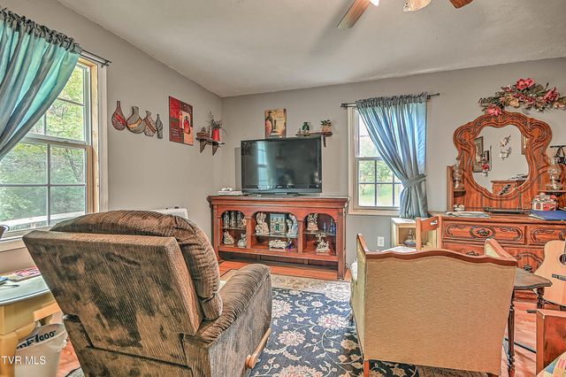 553 North Mill Hollow Road, Castlewood, VA 24224