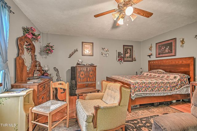 553 North Mill Hollow Road, Castlewood, VA 24224