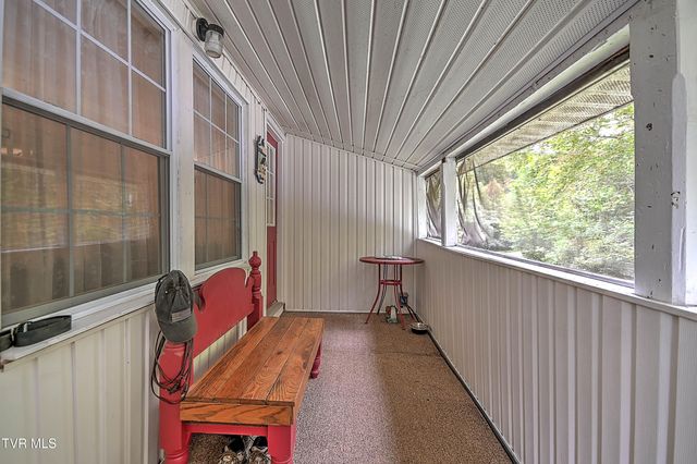 553 North Mill Hollow Road, Castlewood, VA 24224