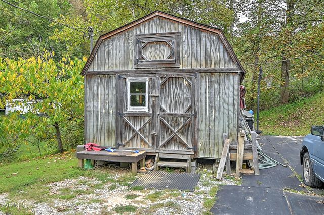 553 North Mill Hollow Road, Castlewood, VA 24224