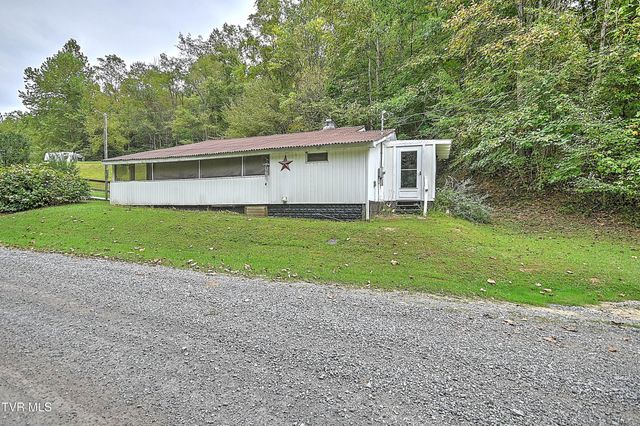 553 North Mill Hollow Road, Castlewood, VA 24224