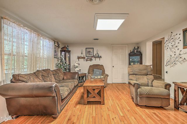 553 North Mill Hollow Road, Castlewood, VA 24224