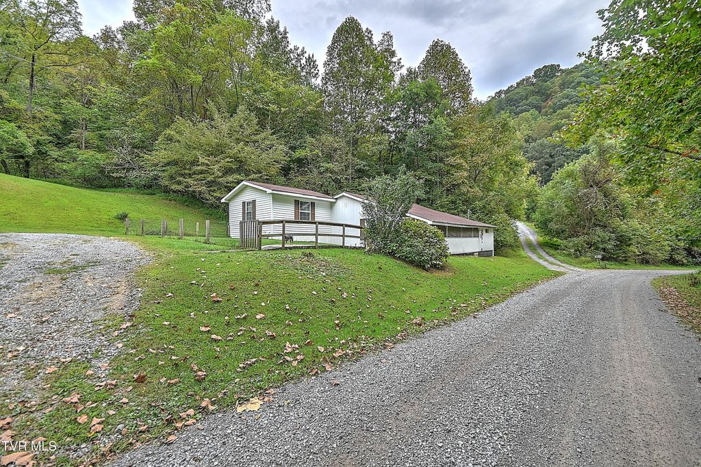 553 North Mill Hollow Road, Castlewood, VA 24224