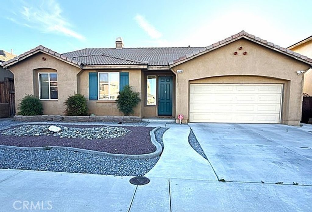 9048 Guadalupe Ave, Oak Hills, CA 92344