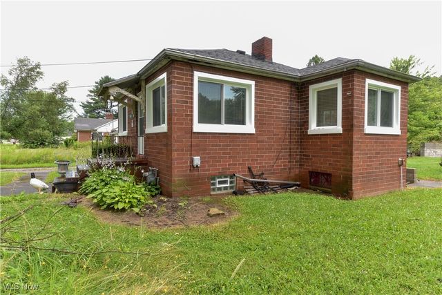 1212 State Route 7 NE, Brookfield, OH 44403