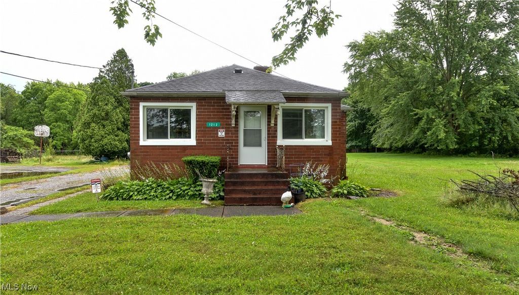 1212 State Route 7 NE, Brookfield, OH 44403