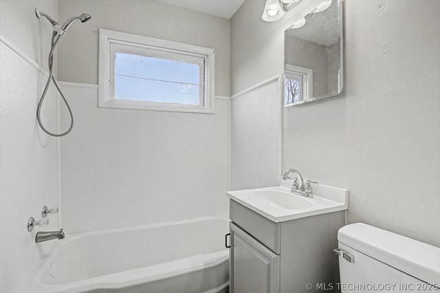 1032 N Canton Avenue, Tulsa, OK 74115