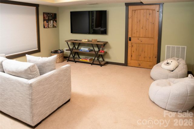 425 Flat Top Mountain Road, Fairview, NC 28730