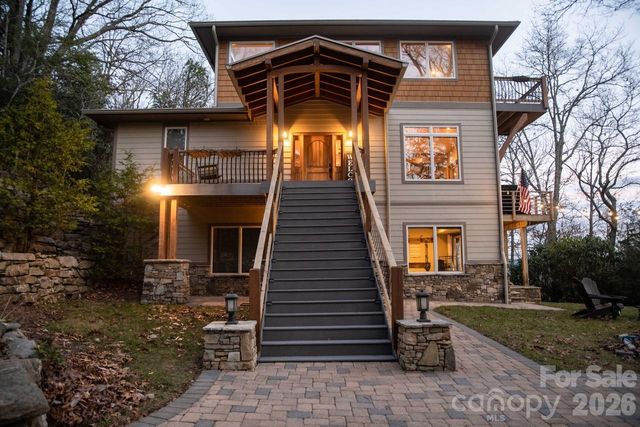 425 Flat Top Mountain Road, Fairview, NC 28730