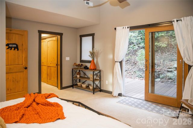 425 Flat Top Mountain Road, Fairview, NC 28730