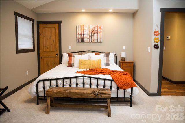 425 Flat Top Mountain Road, Fairview, NC 28730