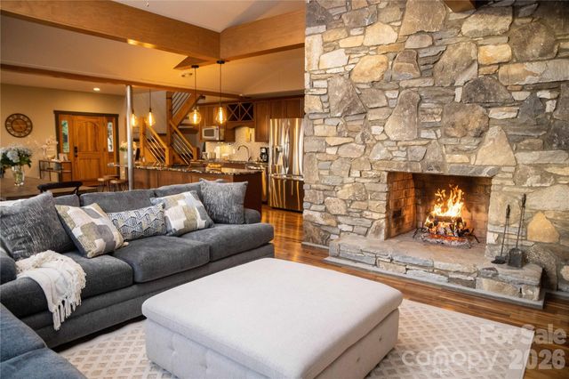 425 Flat Top Mountain Road, Fairview, NC 28730