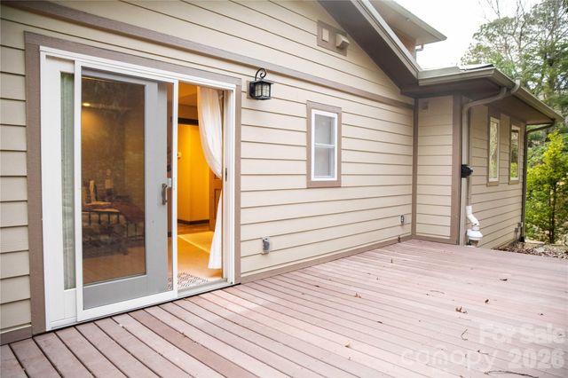 425 Flat Top Mountain Road, Fairview, NC 28730