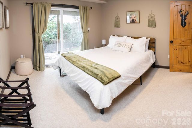 425 Flat Top Mountain Road, Fairview, NC 28730