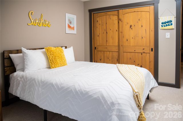 425 Flat Top Mountain Road, Fairview, NC 28730