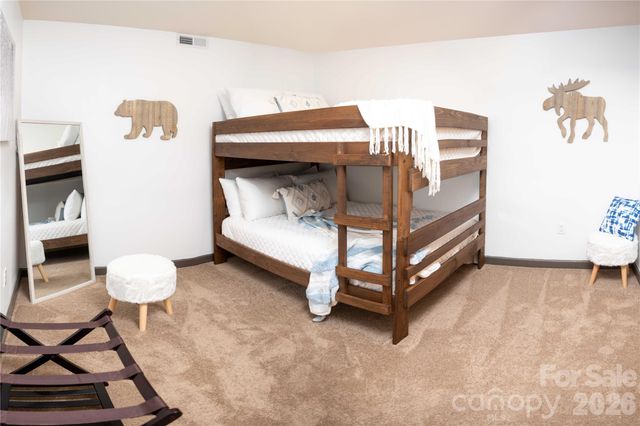 425 Flat Top Mountain Road, Fairview, NC 28730